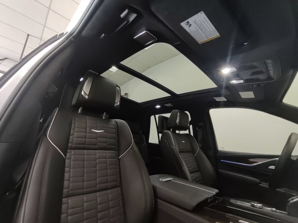 Used 2023 Cadillac Escalade Sport Platinum w/ LPO, ONYX Package AWD/4WD image 18