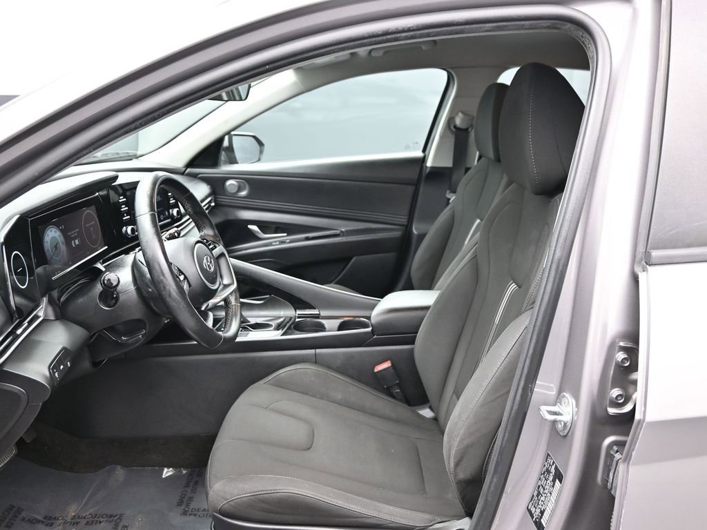 Used 2021 Hyundai Elantra SEL w/ Convenience Package image 10