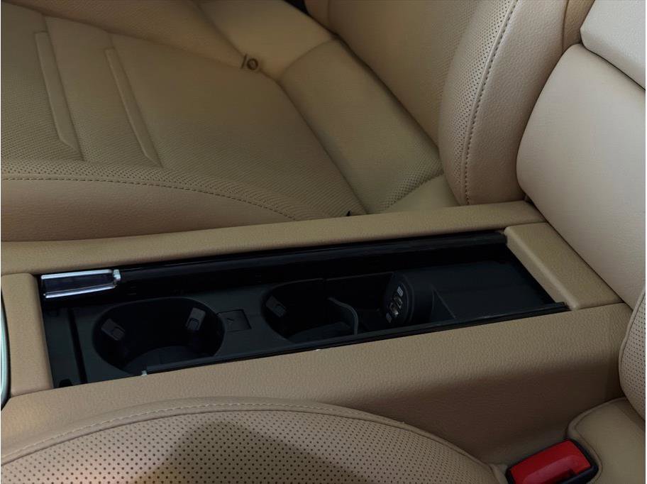 Used 2019 Porsche Panamera 4 AWD/4WD image 29