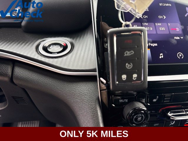 Used 2025 Jeep Grand Cherokee Altitude AWD/4WD image 40
