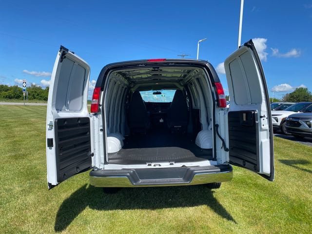 New 2026 Chevrolet Express 2500 w/ Driver Convenience Package RWD image 18