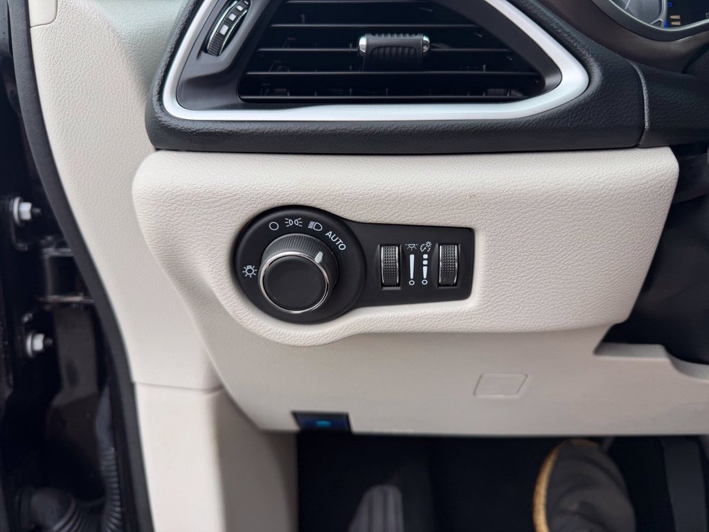 Used 2024 Chrysler Voyager LX FWD image 12