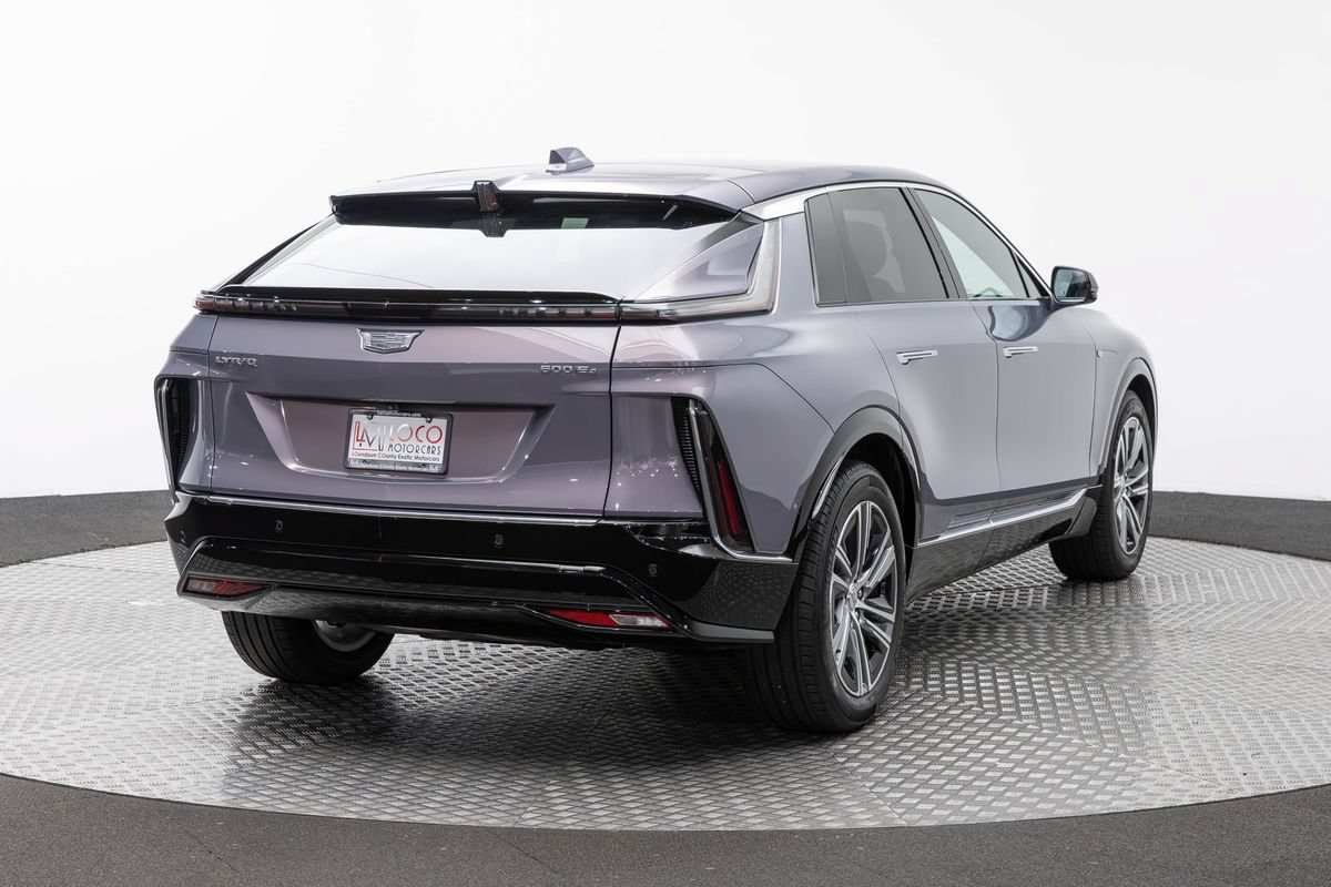Used 2024 Cadillac Lyriq Luxury AWD/4WD image 5