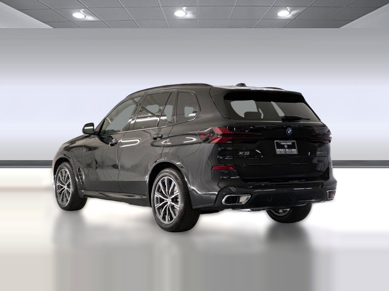 Used 2026 BMW X5 xDrive50e w/ M Sport Package AWD/4WD image 3