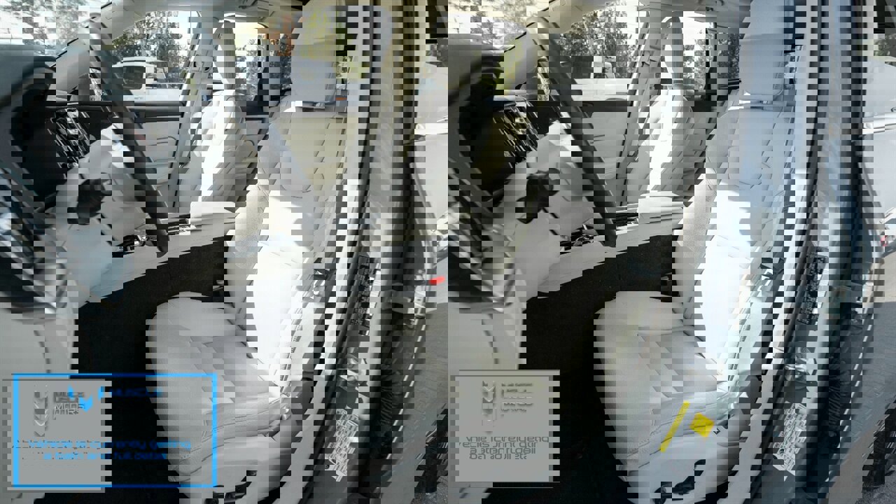 Used 2023 Volvo XC60 B5 Core image 8