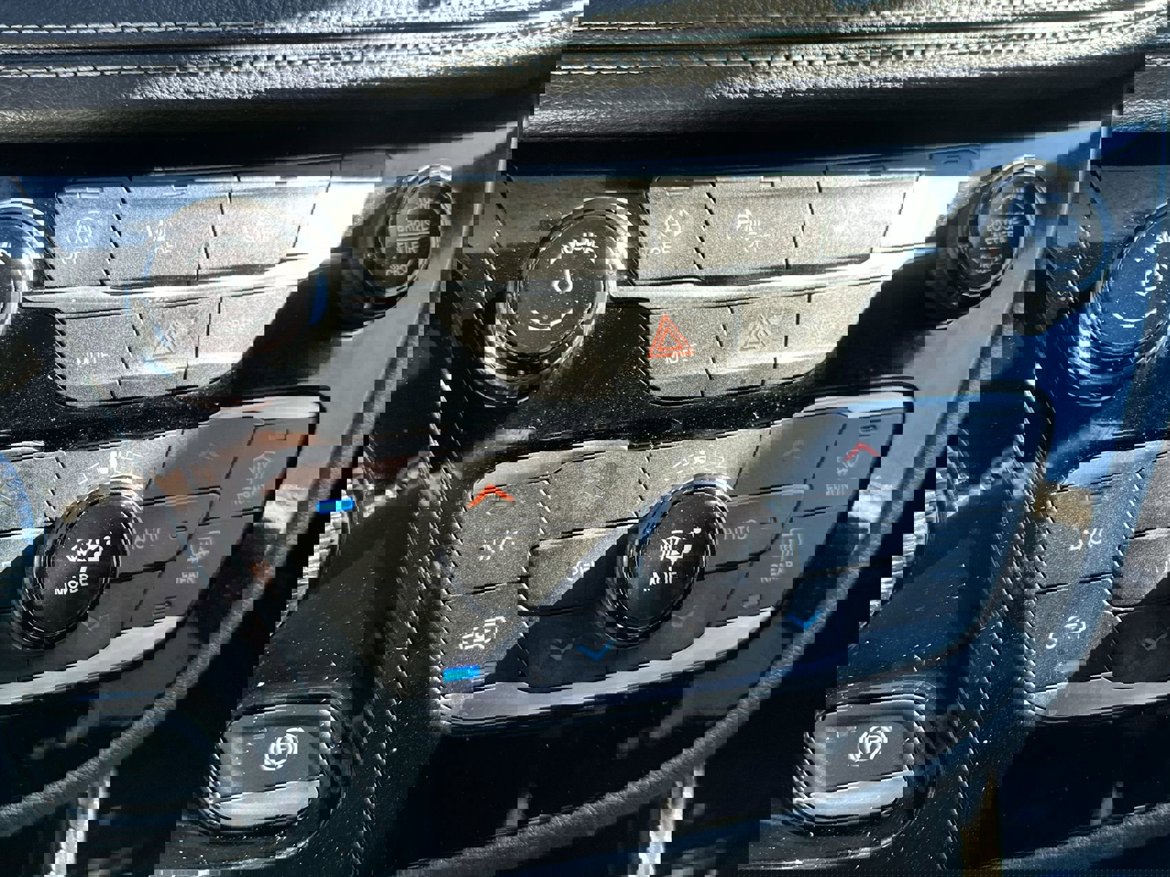 Used 2025 Chrysler Pacifica Limited image 19