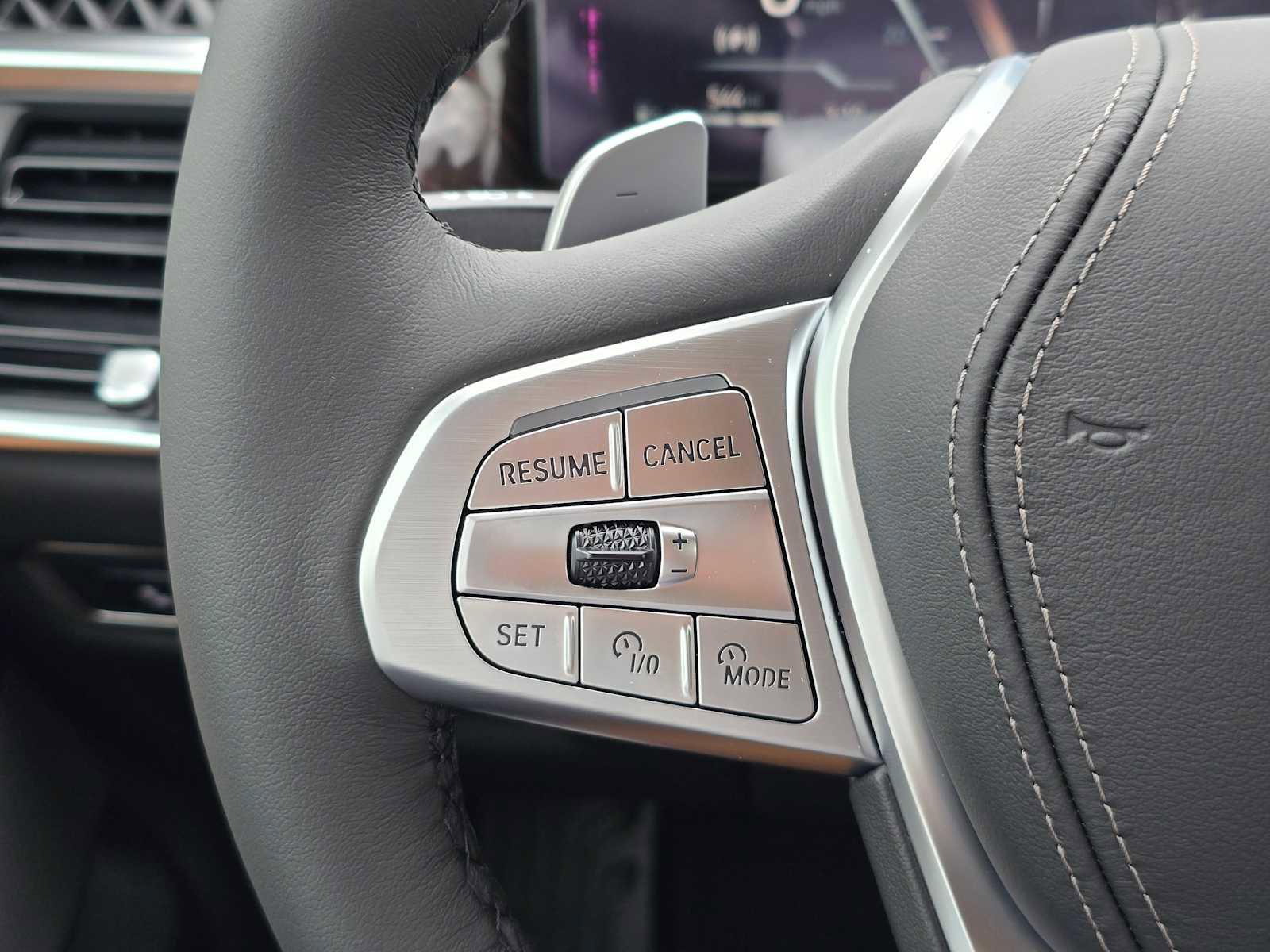 Used 2026 BMW X7 xDrive40i w/ Executive Package image 31