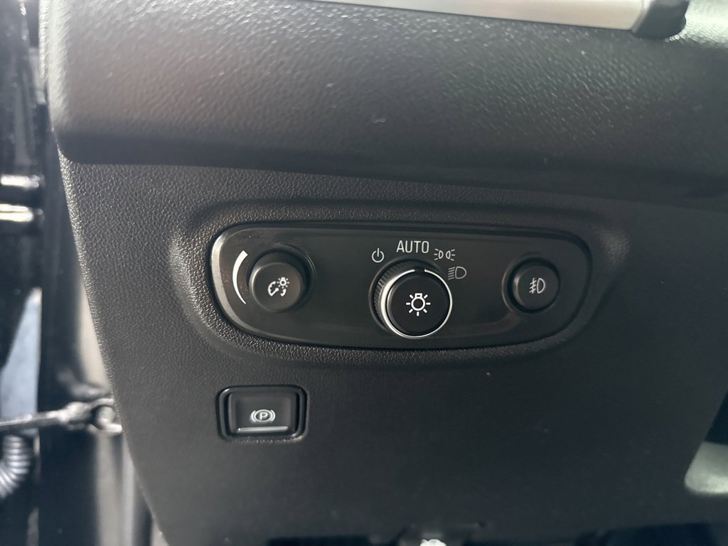 Used 2024 GMC Terrain SLT image 32