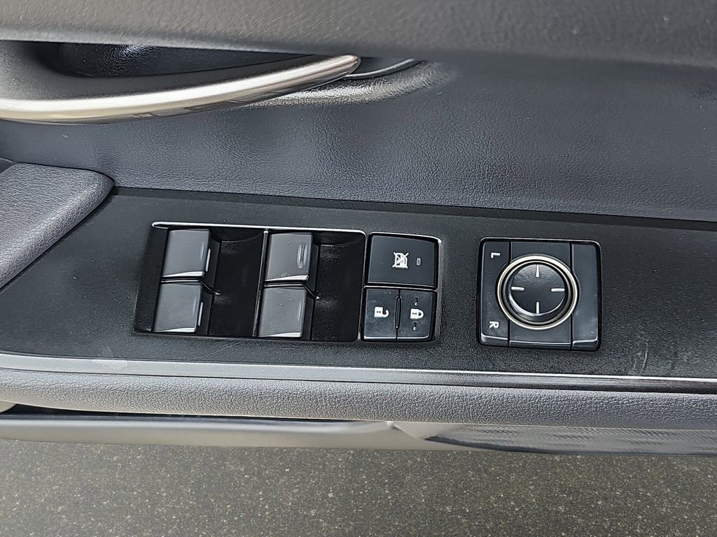 Used 2019 Lexus UX 200 FWD image 30