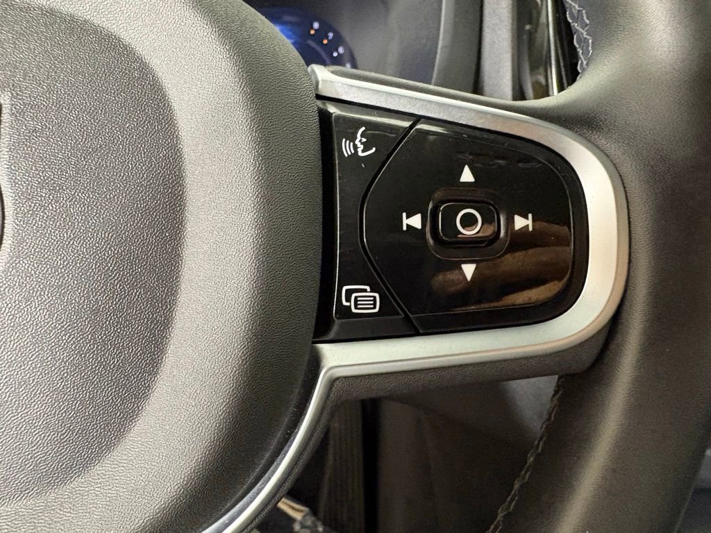 Used 2025 Volvo XC60 B5 Plus AWD/4WD image 25