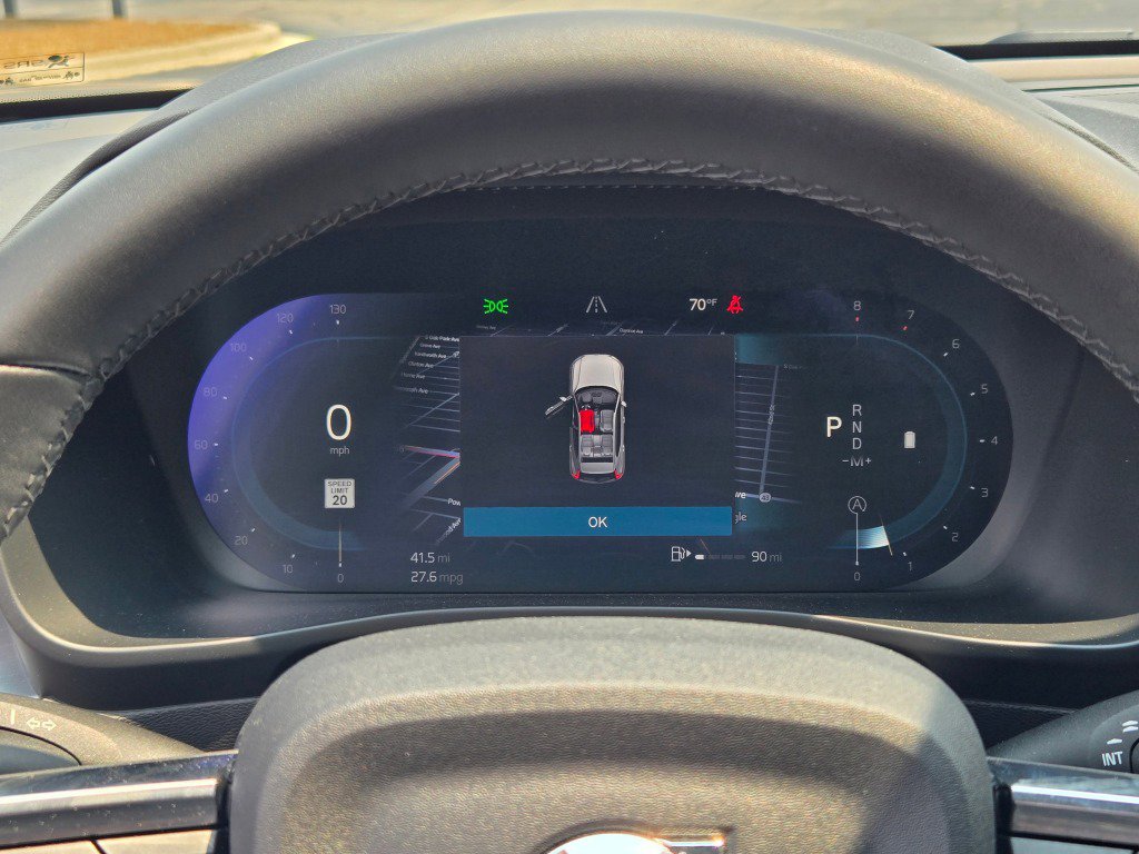 Used 2024 Volvo XC40 B5 Core image 33