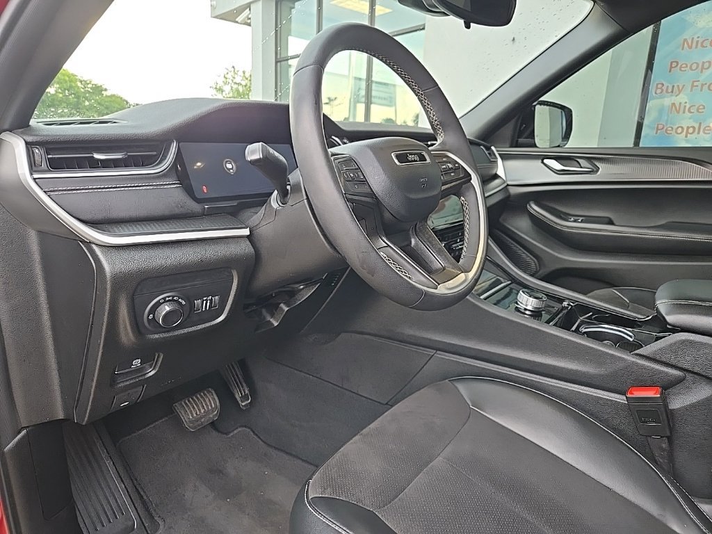 Used 2023 Jeep Grand Cherokee Altitude AWD/4WD image 33