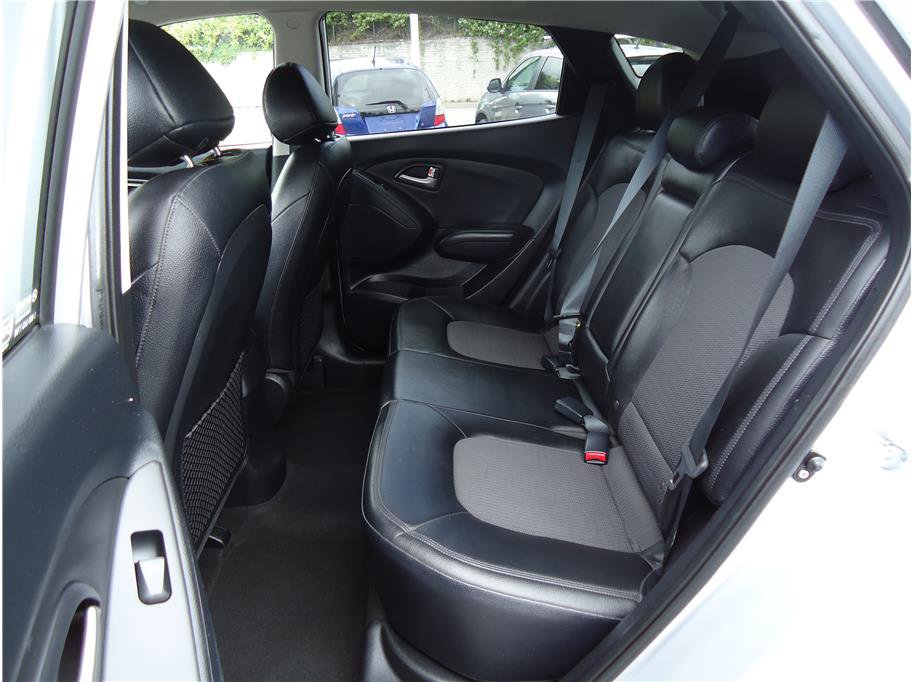 Used 2010 Hyundai Tucson GLS w/ Navigation Pkg 3 image 14