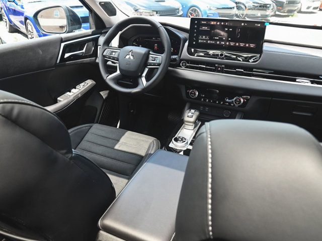 New 2025 Mitsubishi Outlander SE image 31