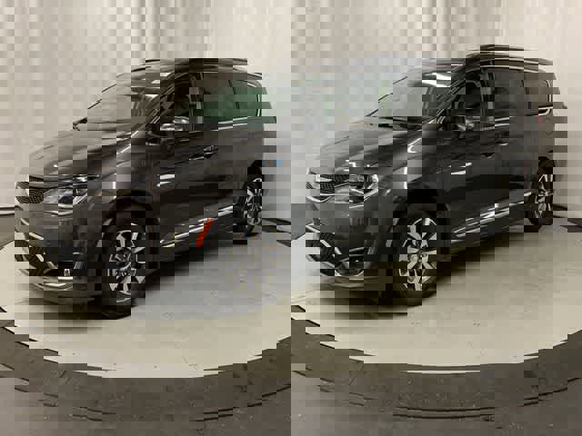 Used 2020 Chrysler Pacifica Limited w/ Advanced Safetytec Group FWD image 32