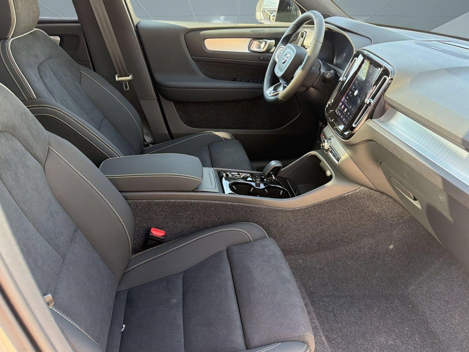 New 2026 Volvo XC40 B5 Ultra w/ Climate Package AWD/4WD image 24
