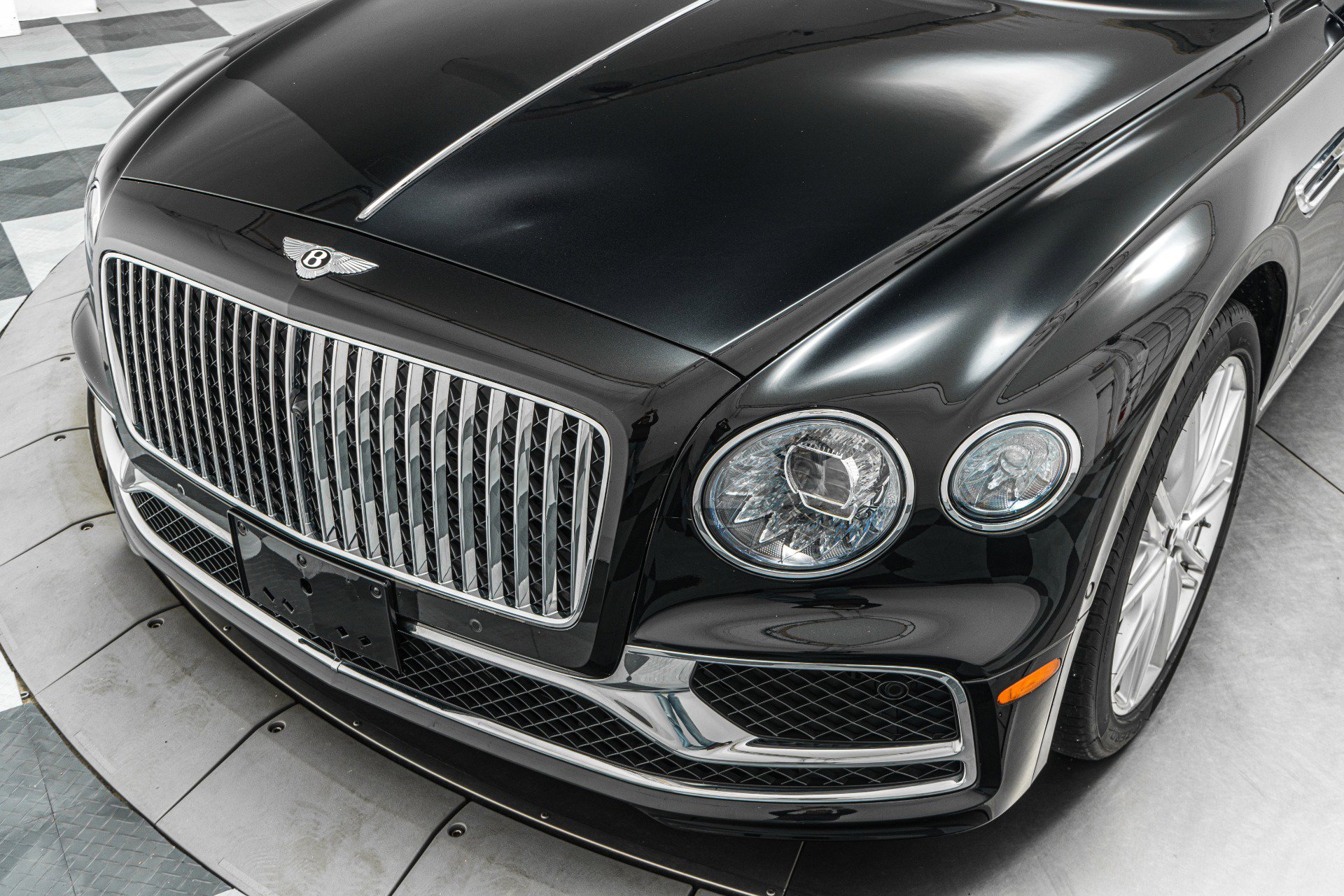 Used 2023 Bentley Flying Spur Plug-In Hybrid image 34