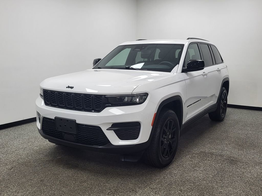 Used 2024 Jeep Grand Cherokee Altitude image 3