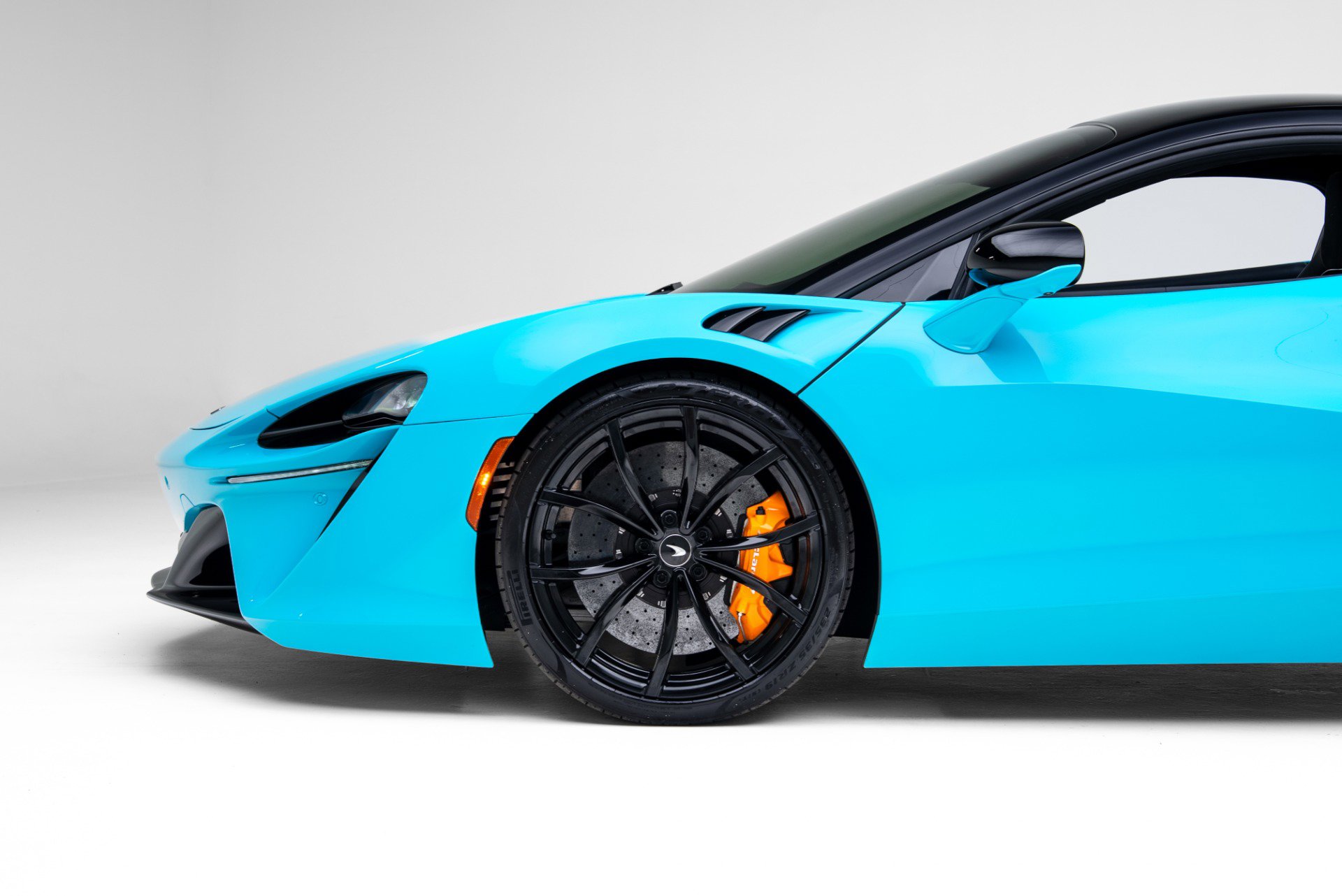 Used 2023 McLaren Artura image 18