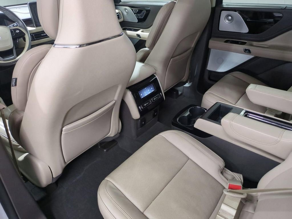 Certified 2020 Lincoln Aviator Reserve w/ Equipment Group 202A image 28