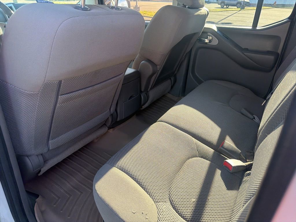 Used 2013 Nissan Frontier SV image 19