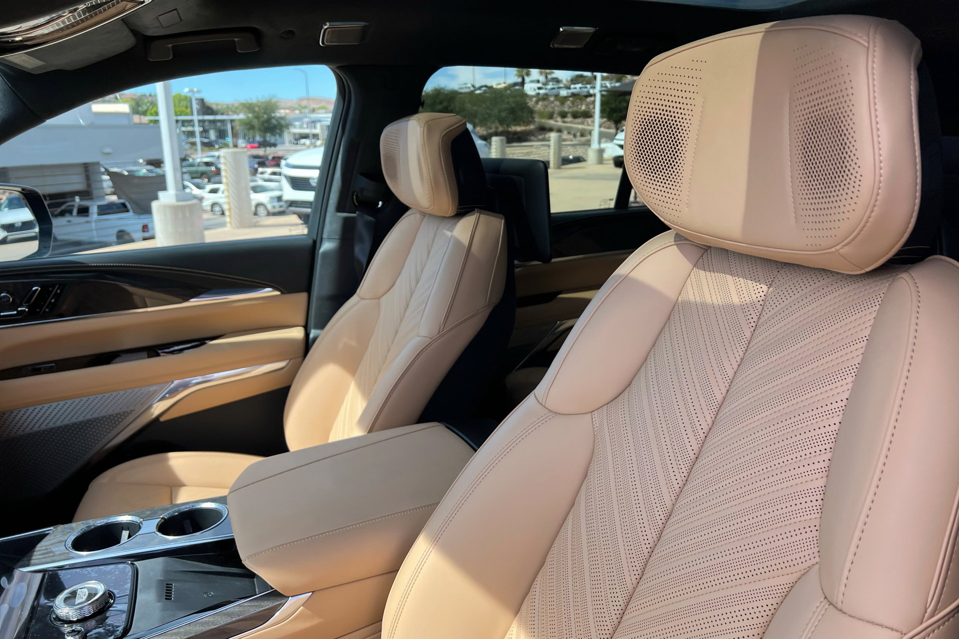 New 2025 Cadillac Escalade IQ Luxury 2 image 17