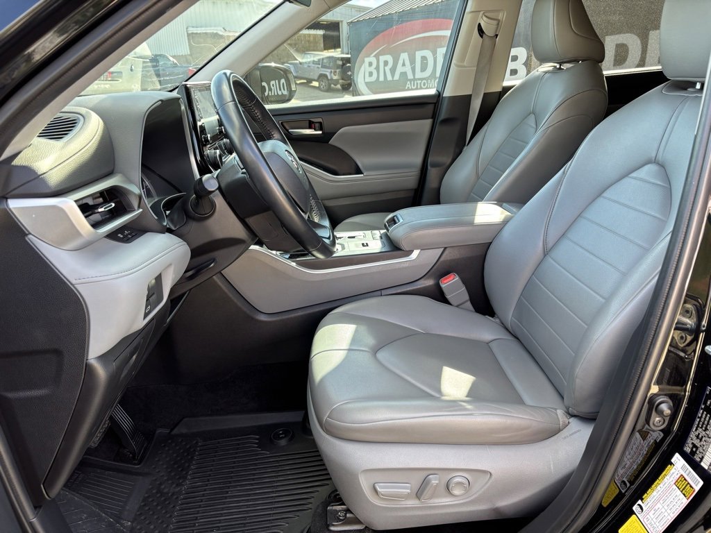 Used 2022 Toyota Highlander XLE image 22