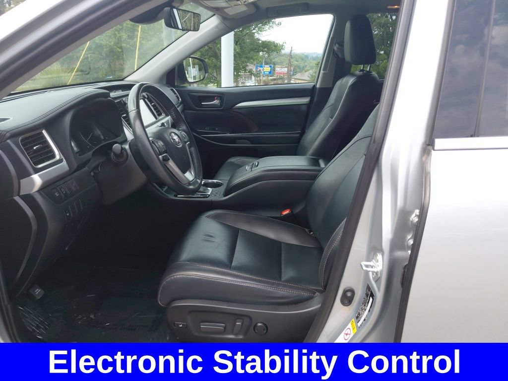 Used 2019 Toyota Highlander XLE AWD/4WD image 23