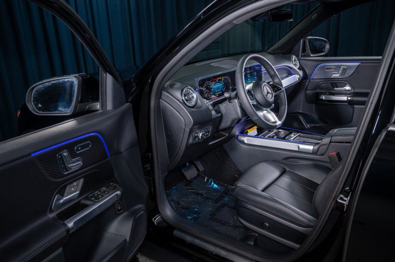 New 2025 Mercedes-Benz GLB 250 image 10