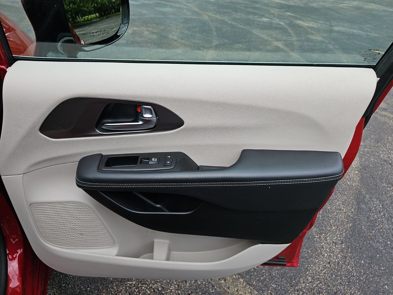 Used 2024 Chrysler Pacifica Touring-L FWD image 14