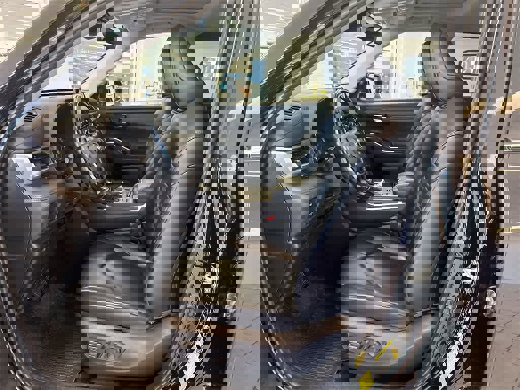 Used 2022 Toyota Highlander XLE image 17