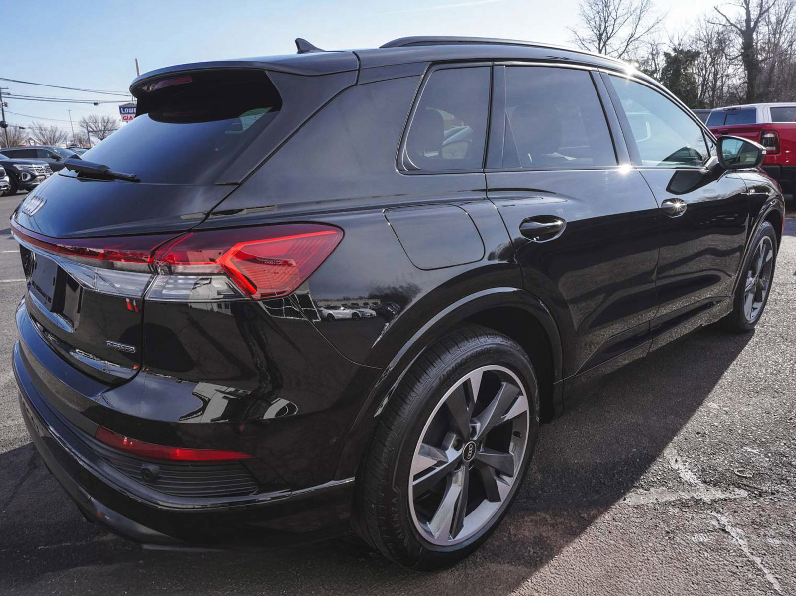 Used 2025 Audi Q4 e-tron Premium Plus image 5