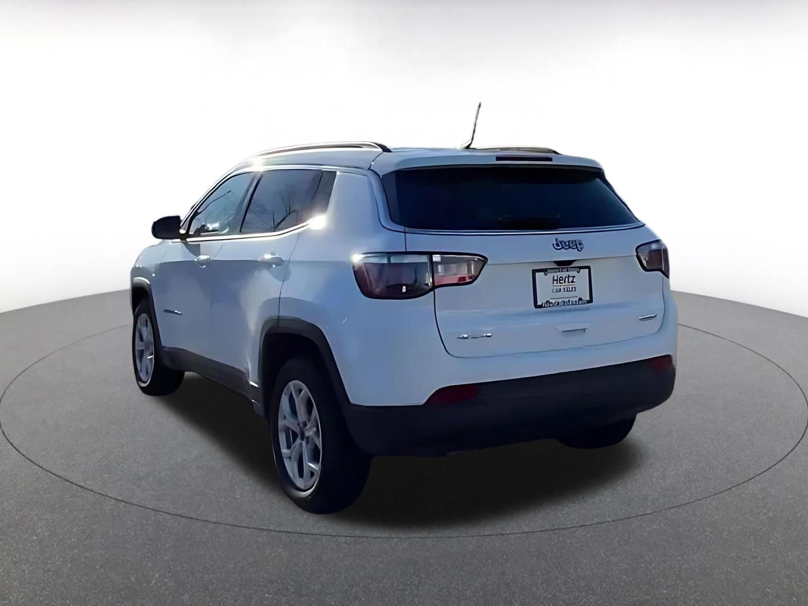 Used 2025 Jeep Compass Latitude AWD/4WD image 11