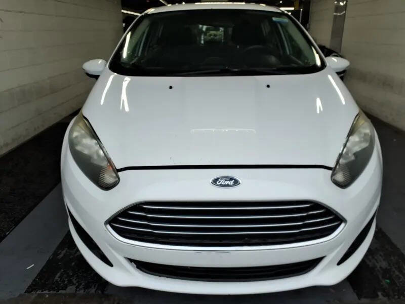 Used 2015 Ford Fiesta SE image 3