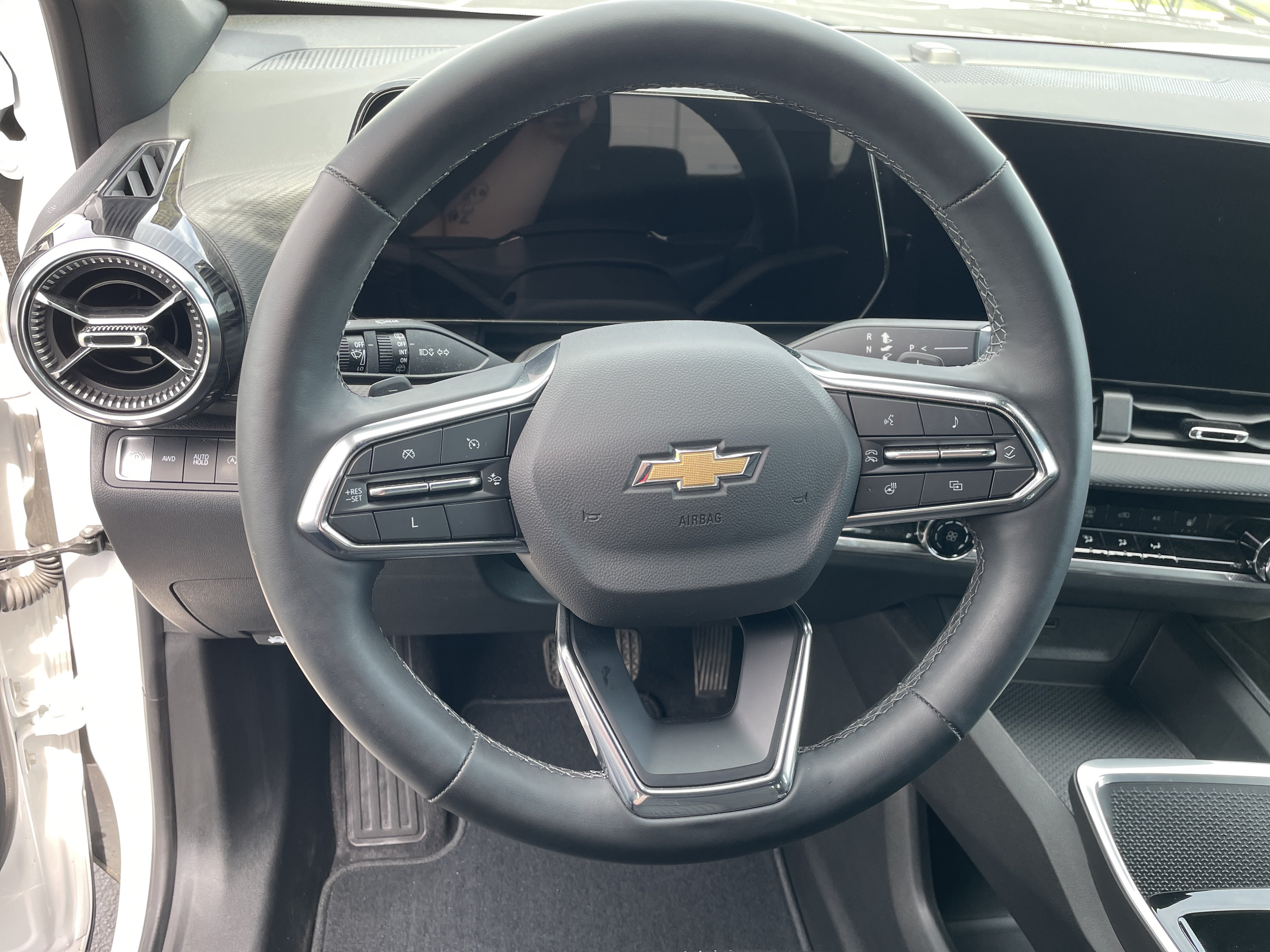 Used 2025 Chevrolet Equinox LT AWD/4WD image 10