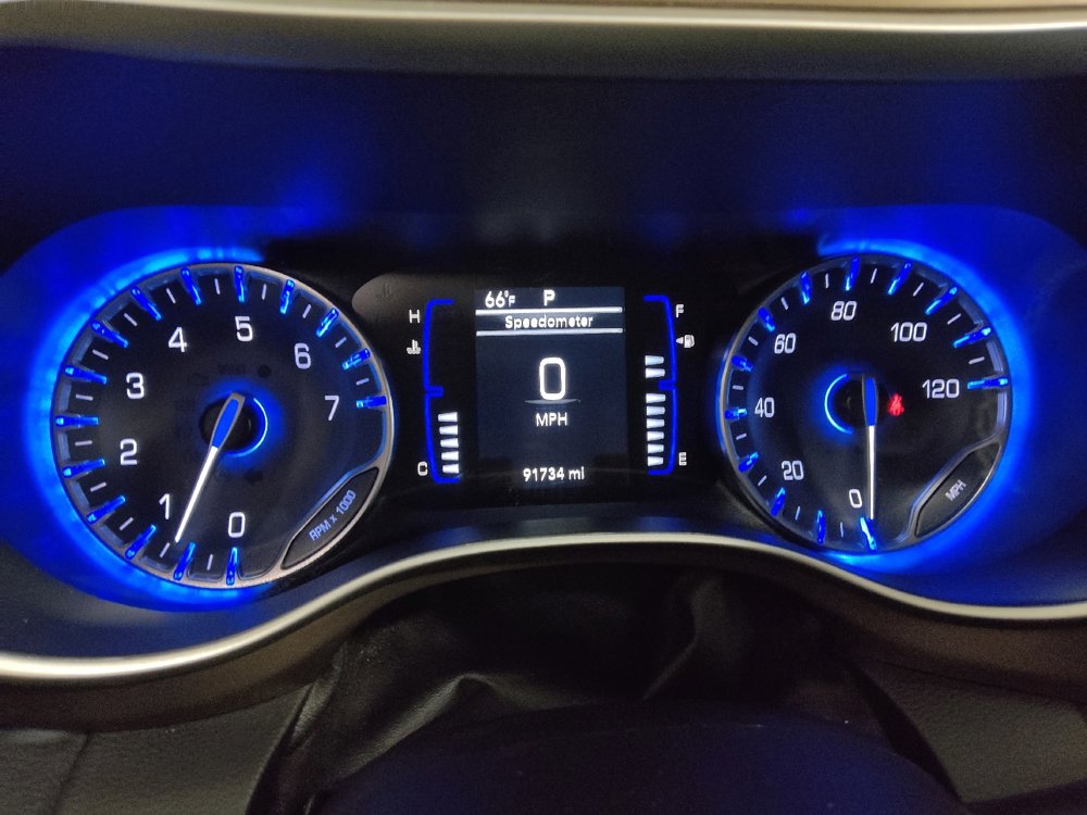 Used 2022 Chrysler Voyager LX image 23