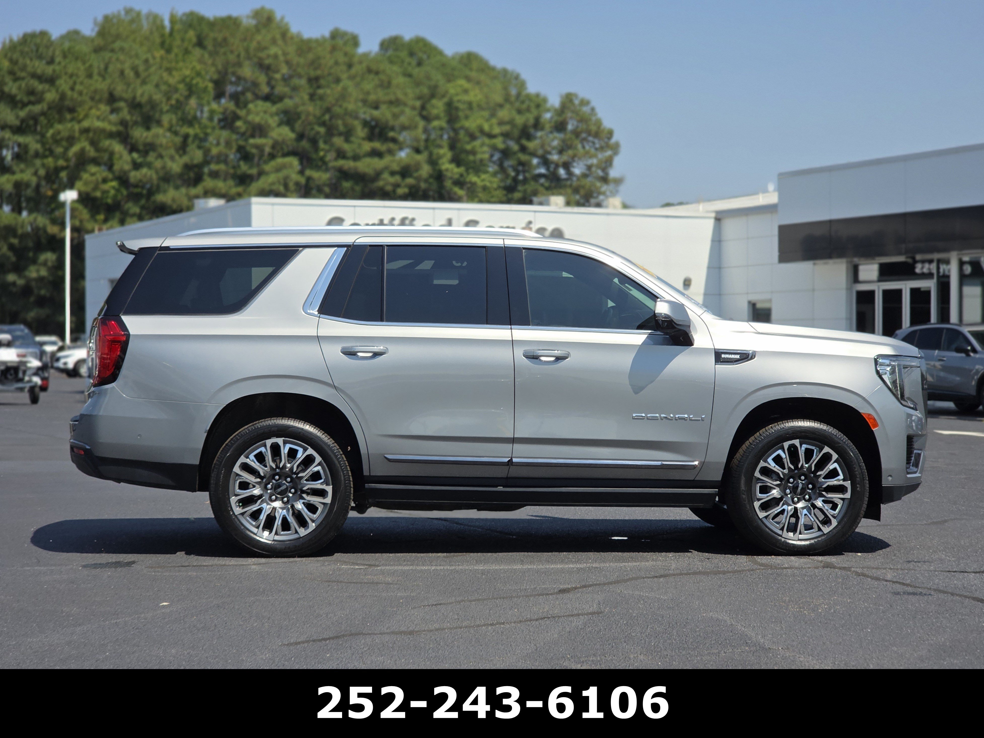 Used 2024 GMC Yukon Denali Ultimate AWD/4WD image 8