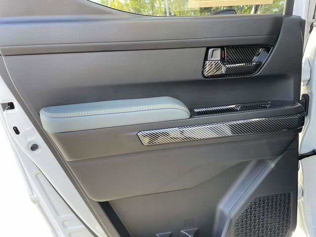 Used 2025 Toyota Tacoma Trailhunter AWD/4WD image 16