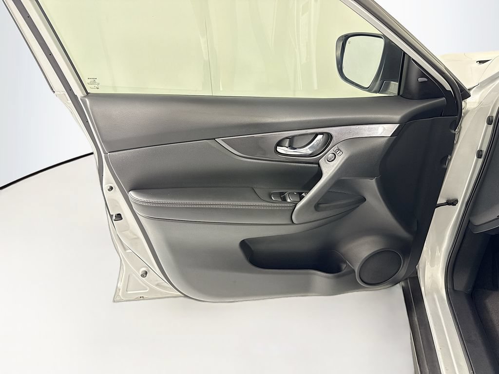 Used 2019 Nissan Rogue S w/ Special Edition Package FWD image 24