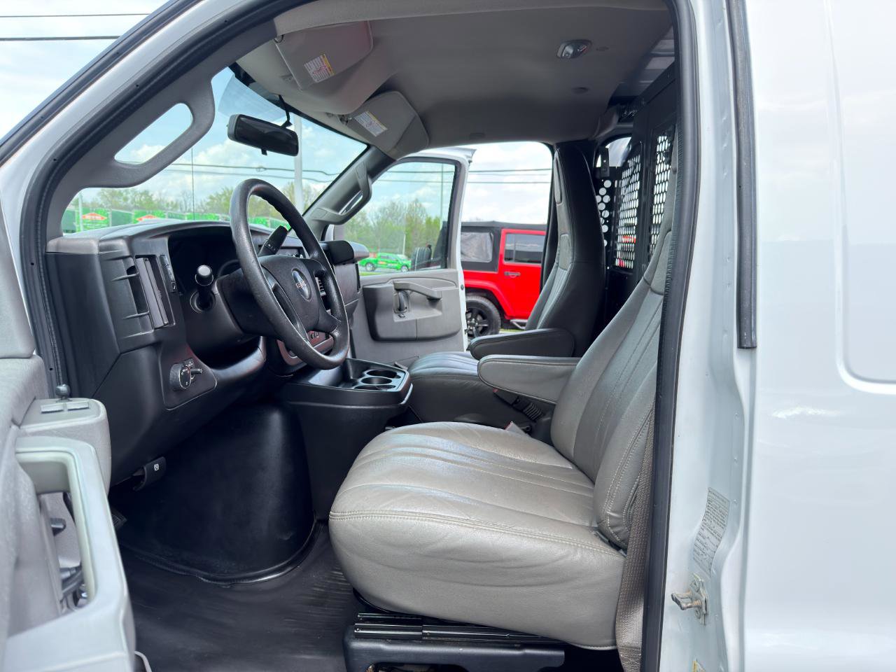 Used 2018 GMC Savana 2500 Extended RWD image 21