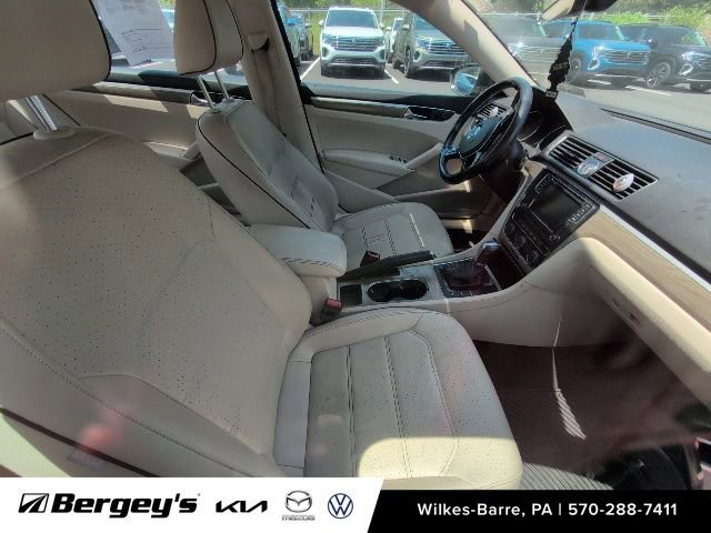 Used 2017 Volkswagen Passat 1.8T SE FWD image 5
