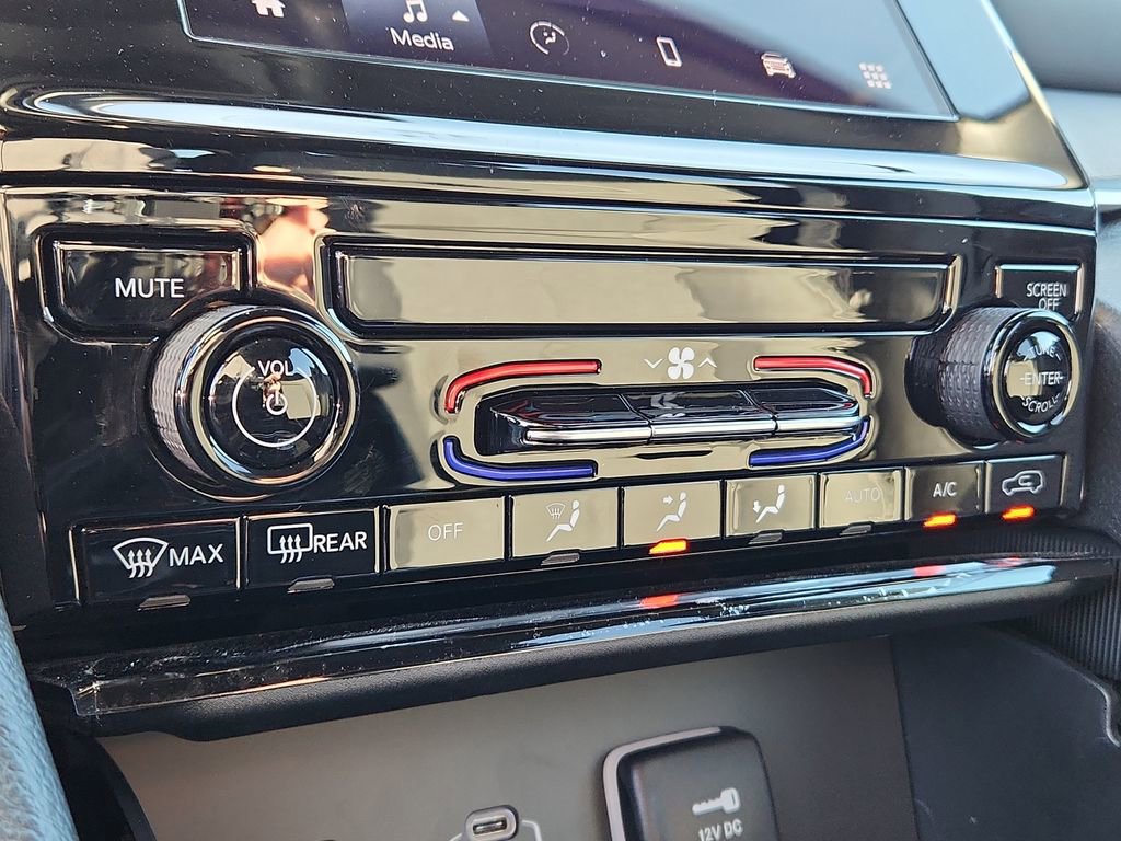 New 2025 Jeep Grand Cherokee L Laredo image 22