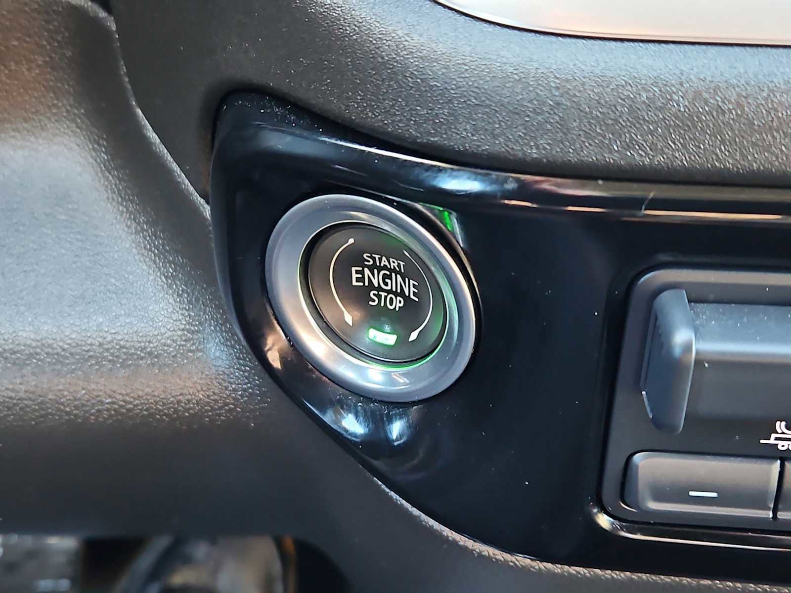 Used 2023 Chevrolet Silverado 1500 LT w/ Z71 Off-Road Package image 24