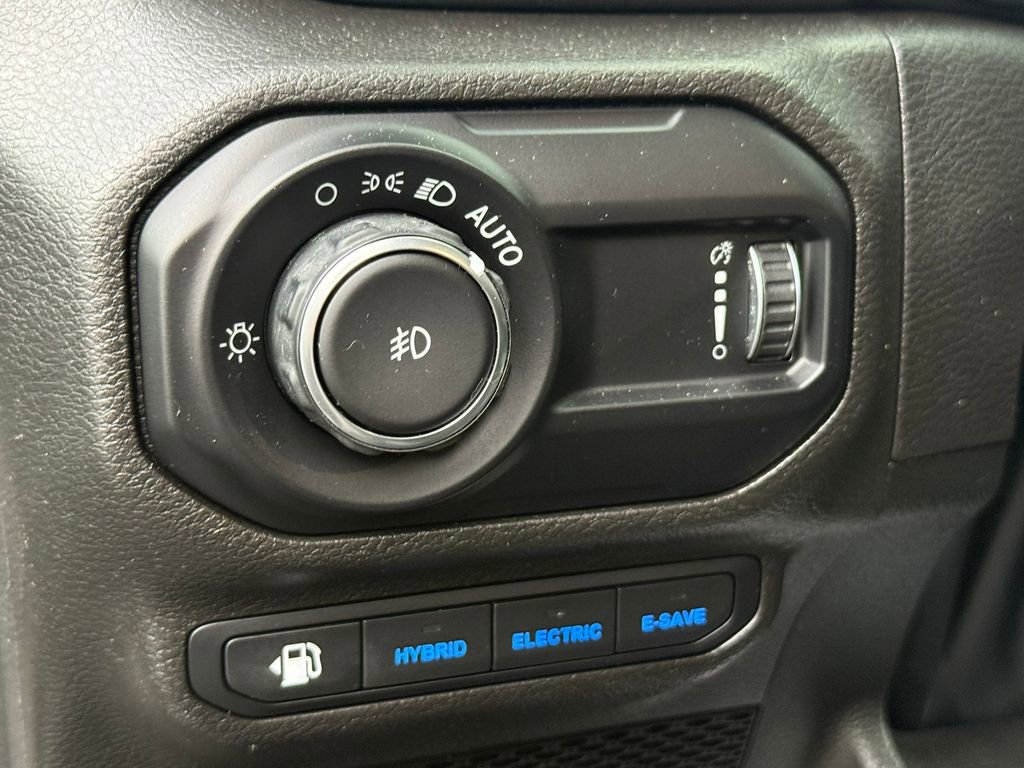 Used 2023 Jeep Wrangler Unlimited Sahara w/ Safety Group image 13