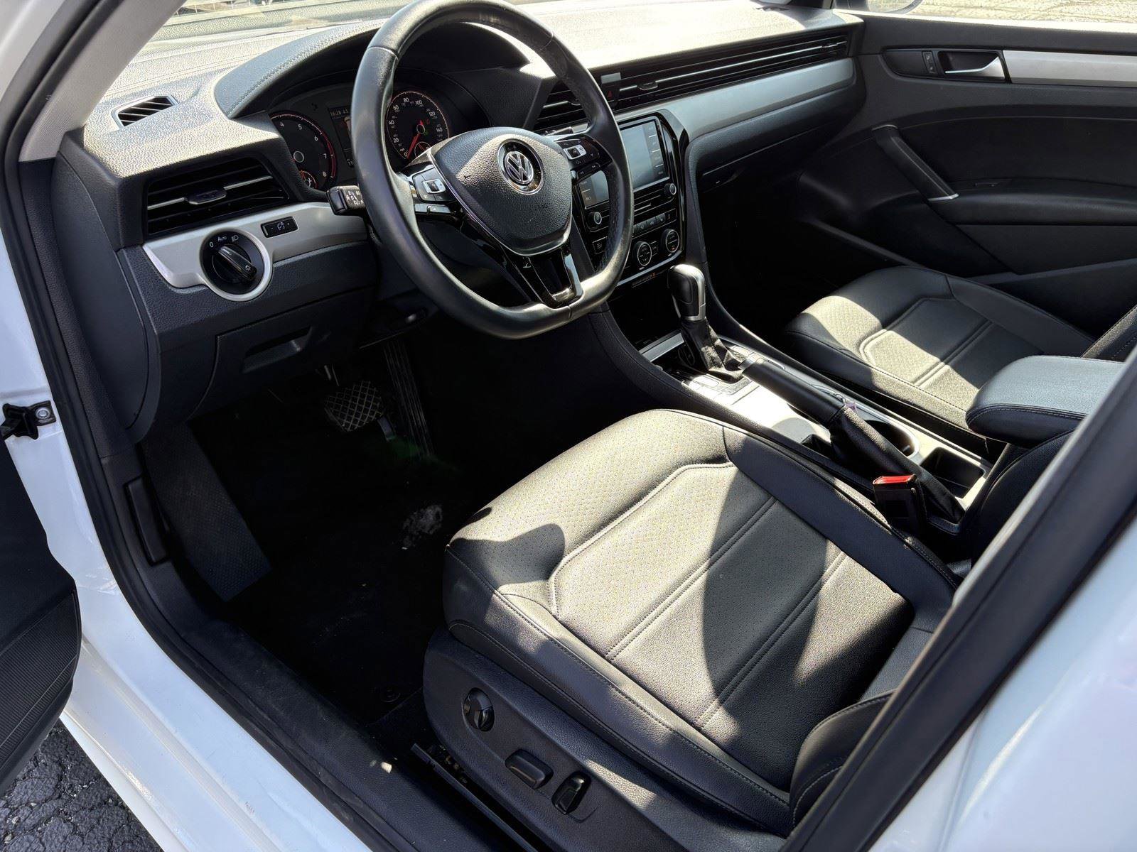 Used 2021 Volkswagen Passat 2.0T SE FWD image 14