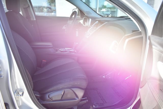 Used 2017 Chevrolet Equinox LS FWD image 35