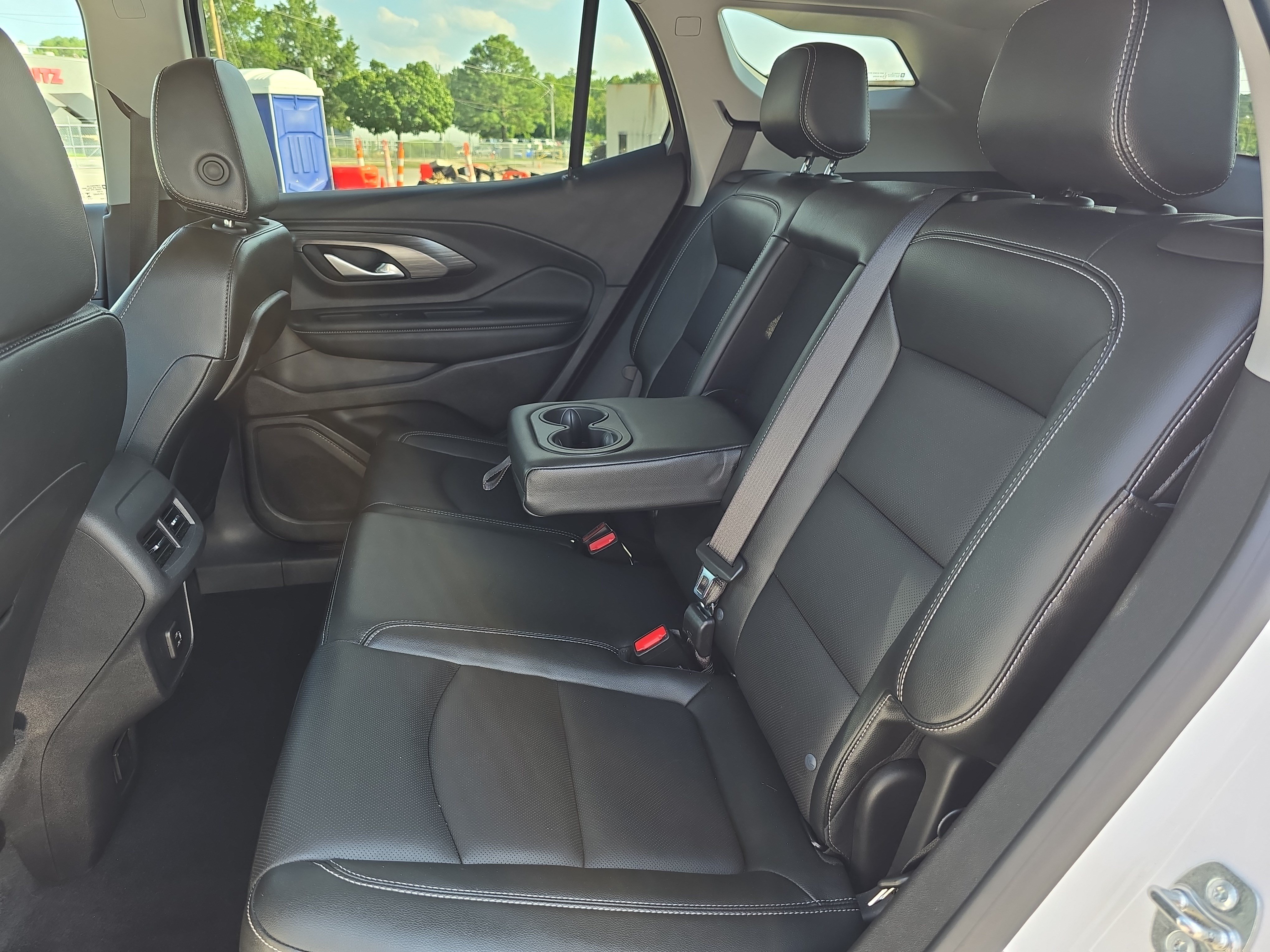 Used 2024 GMC Terrain SLT AWD/4WD image 14