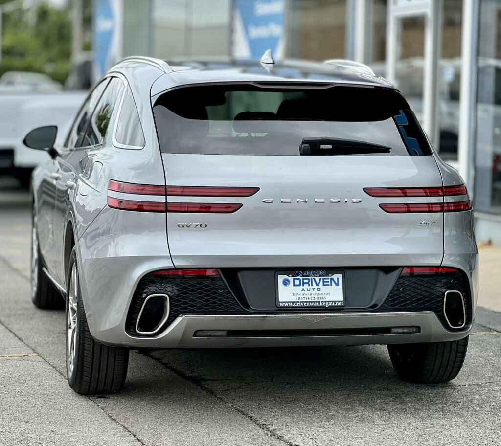 Used 2025 Genesis GV70 2.5T w/ Select Package AWD/4WD image 35