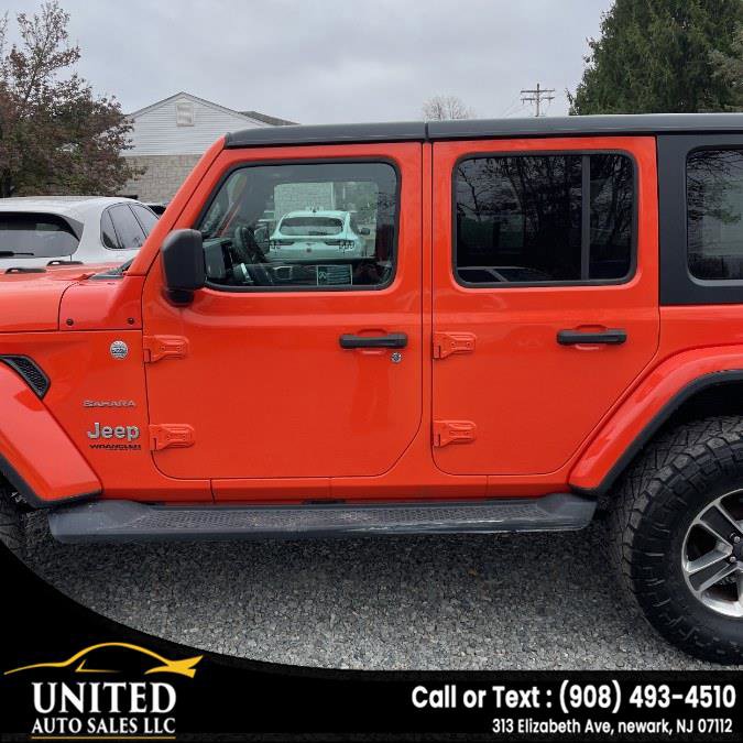 Used 2018 Jeep Wrangler Unlimited Sahara w/ Dual Top Group AWD/4WD image 17