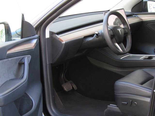 Used 2024 Tesla Model Y Long Range image 8